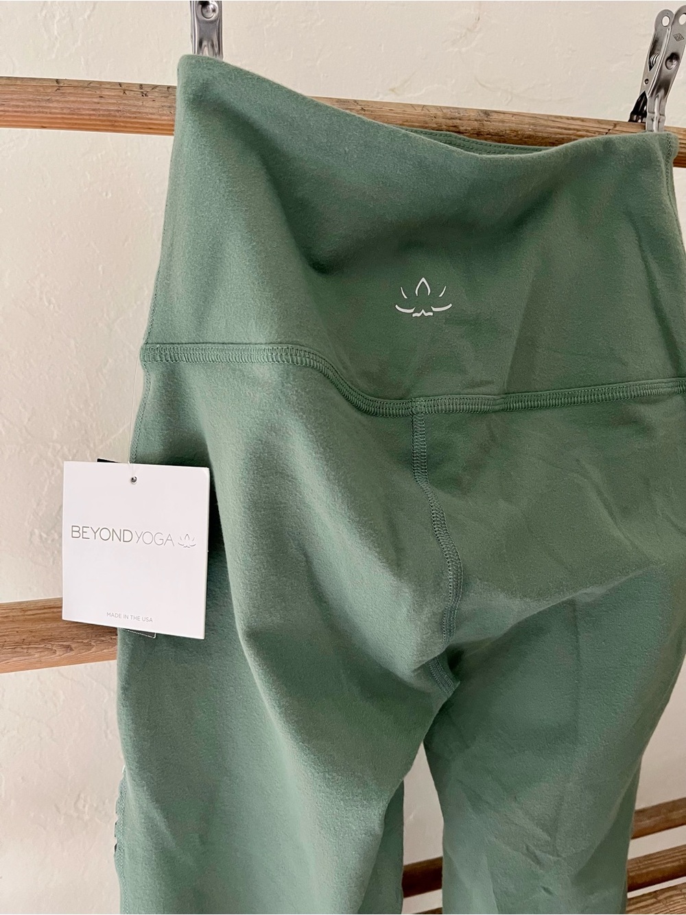 NWT Beyond Yoga Get Your Filament in Aloha Green High Waist Leggings - Picture 6 of 8